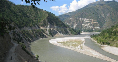 सुनकोशी नदीमा गाडी खस्दा, सीटीईभीटीका २ निर्देशकसहित ३ जना बेपत्ता