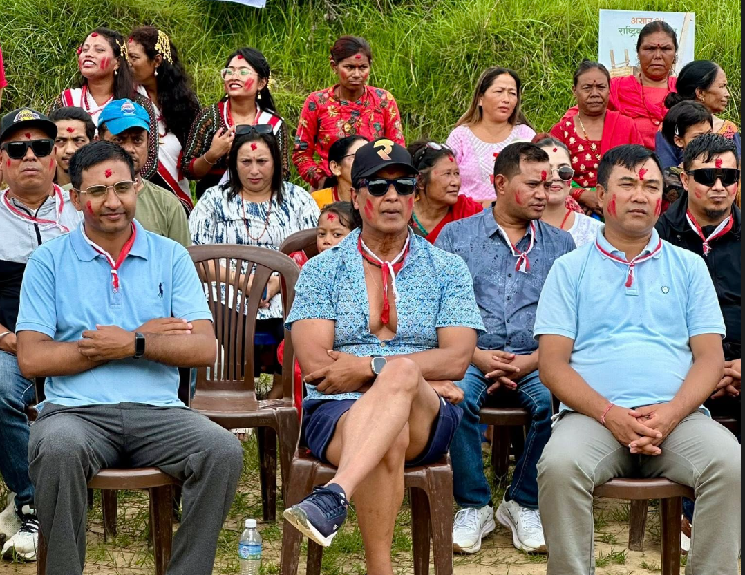 जब राजेश हमाल हिलाम्मे खेतमा होम्मिए (फाेटाेफिचर)