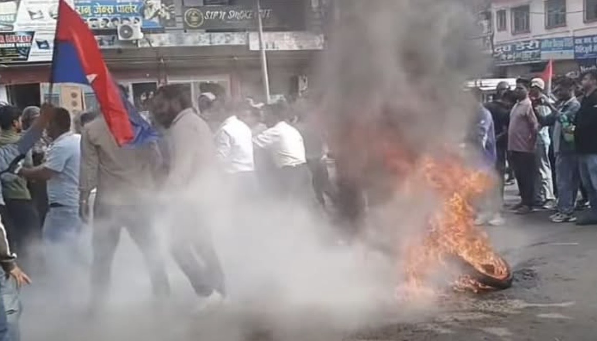 नेपालगंजमा गृहमन्त्री सुधन गुरुङको पुत्ला दहन